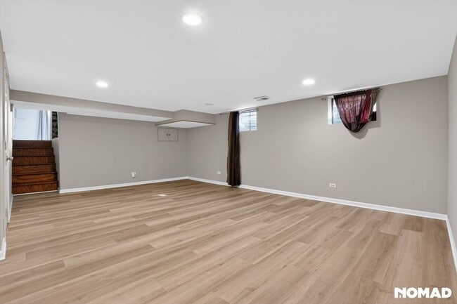 Building Photo - 7151 Hamlin Ave