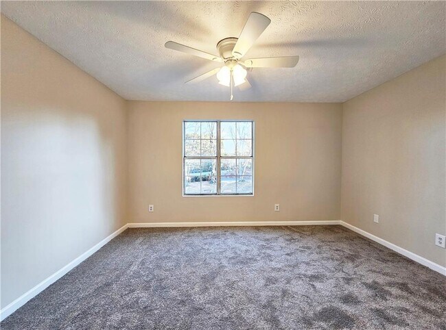 Building Photo - 6627 Banbury Ct NW