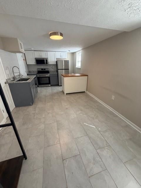 Building Photo - 1923 Thompson Ave