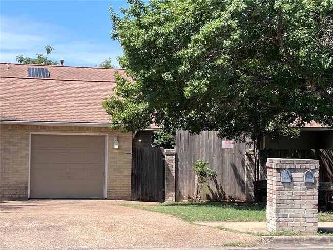 Primary Photo - 6490 Hart Ln