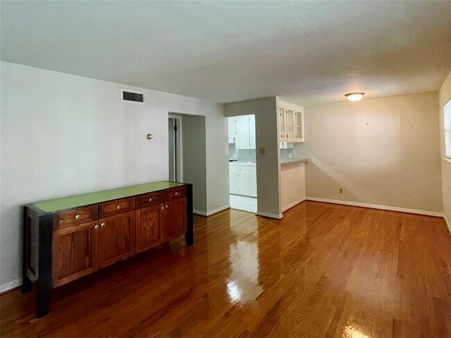 Building Photo - 3420 Mt Vernon St