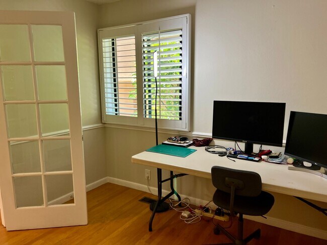 Building Photo - Great Natural light, Treetop Views with 2 Primary Suites plus OFFICE and a 2 car garage, It is li...