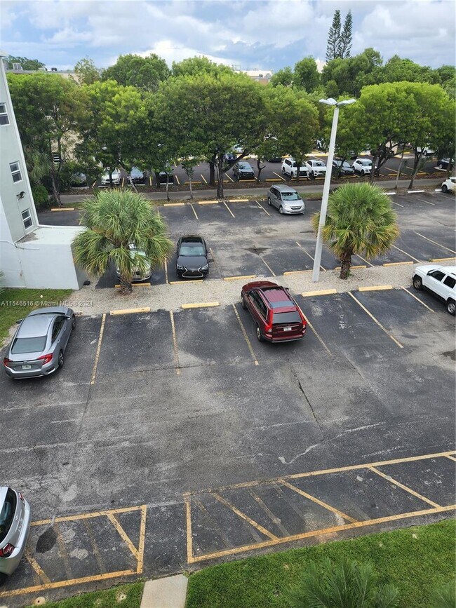 Building Photo - 1351 NE 191st St