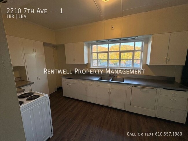 Building Photo - 2210 7th Ave