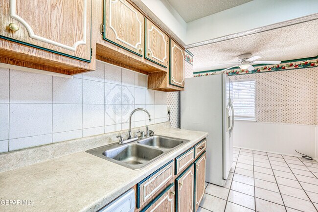 Building Photo - 3008 Gaston Dr