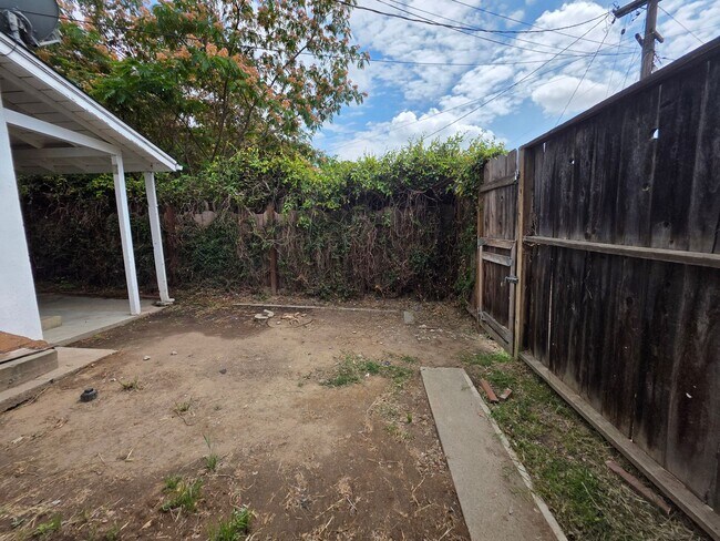 Building Photo - Bowen/Phelps Duplex