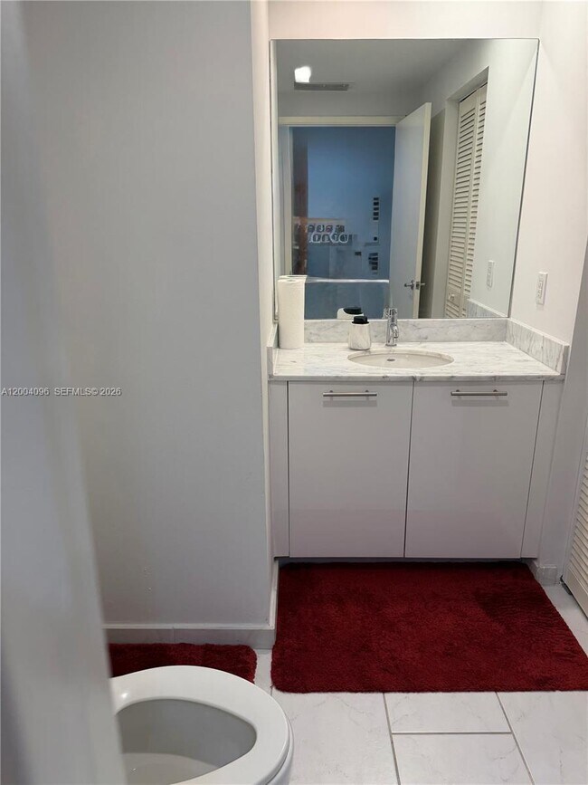 Building Photo - 950 Brickell Bay Dr