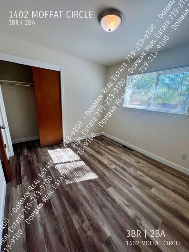 Building Photo - 1402 Moffat Cir