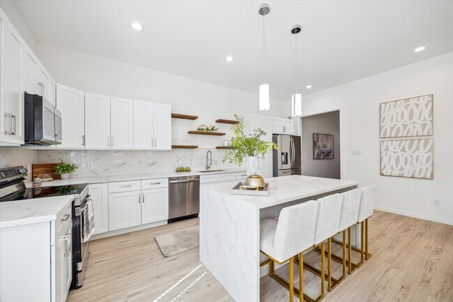 Building Photo - 925 Bianco Ln