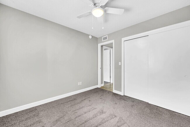 Building Photo - 3930 Balsam Dr
