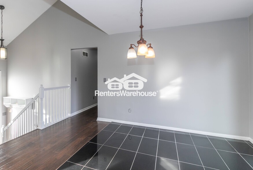 Building Photo - 12523 Logan