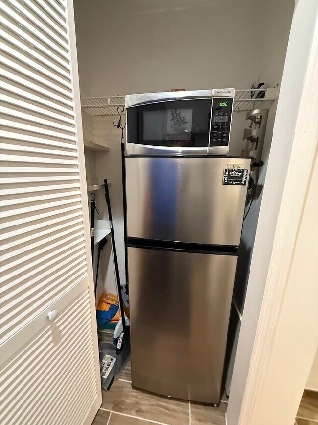 Building Photo - 9882 Perfect Dr