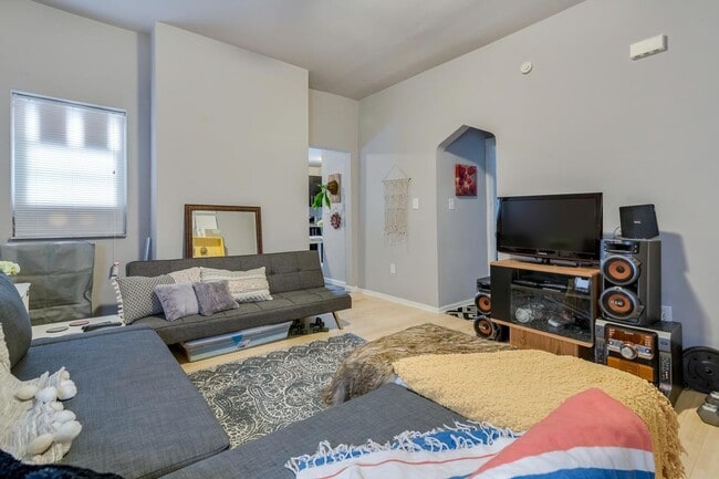 Building Photo - 6731 Hamilton Ave