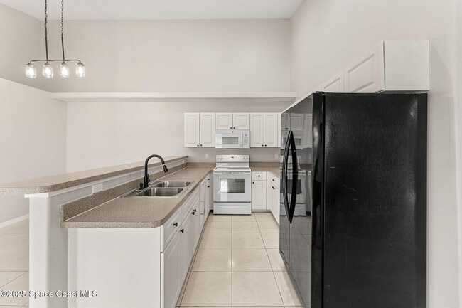 Building Photo - 158 Empress Ave