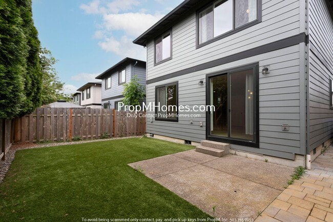 Building Photo - 3544 SW Tegart Ln