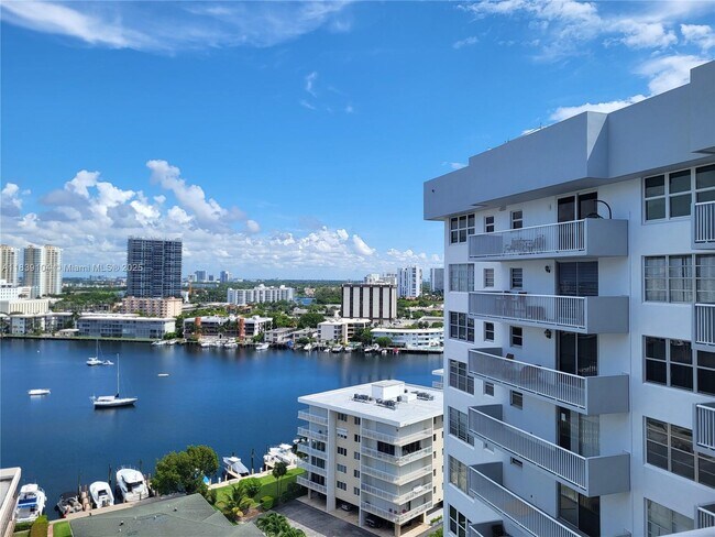 Building Photo - 137 Golden Isles Dr