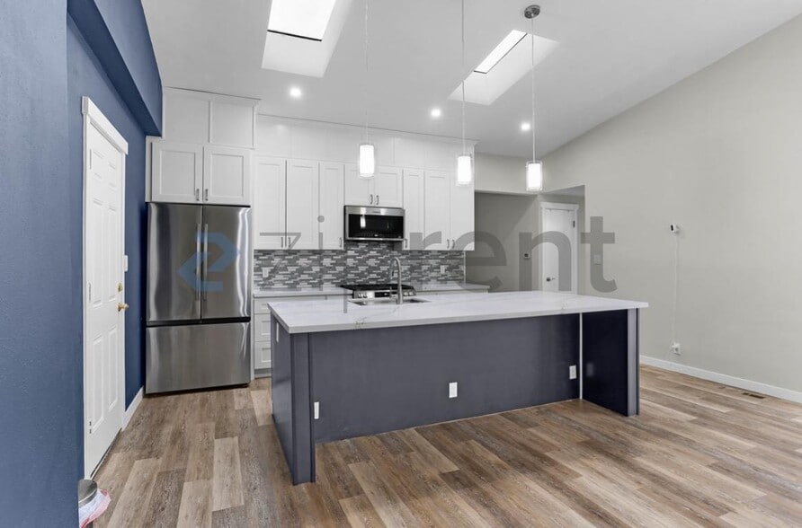 Building Photo - 1020 151st Ave SE