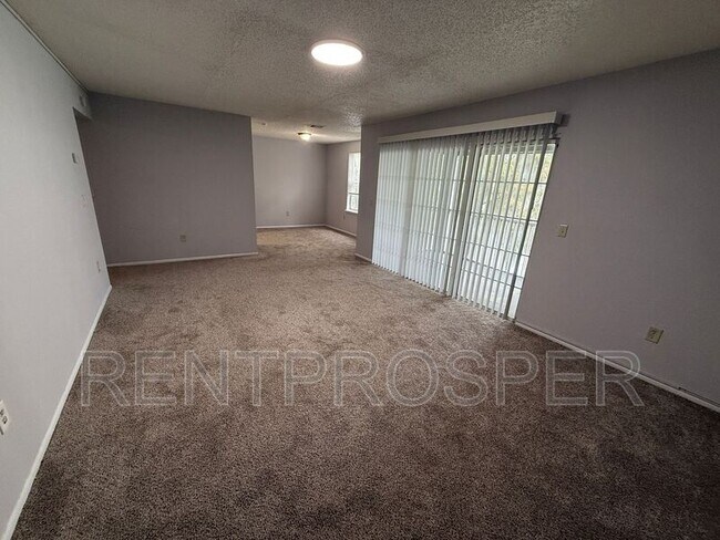 Building Photo - 3944 Versailles Dr