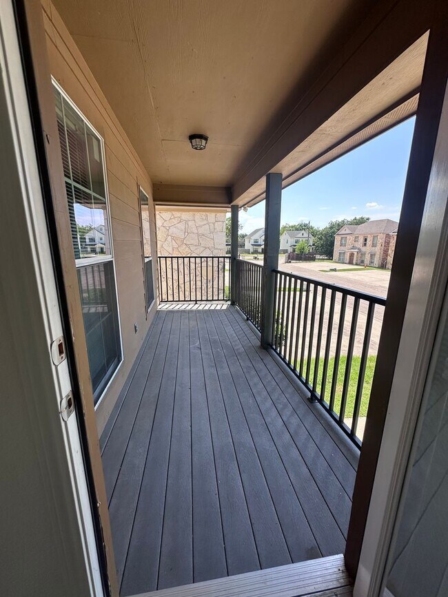 Building Photo - 5/5 House in Small Gated Community Near Ba...