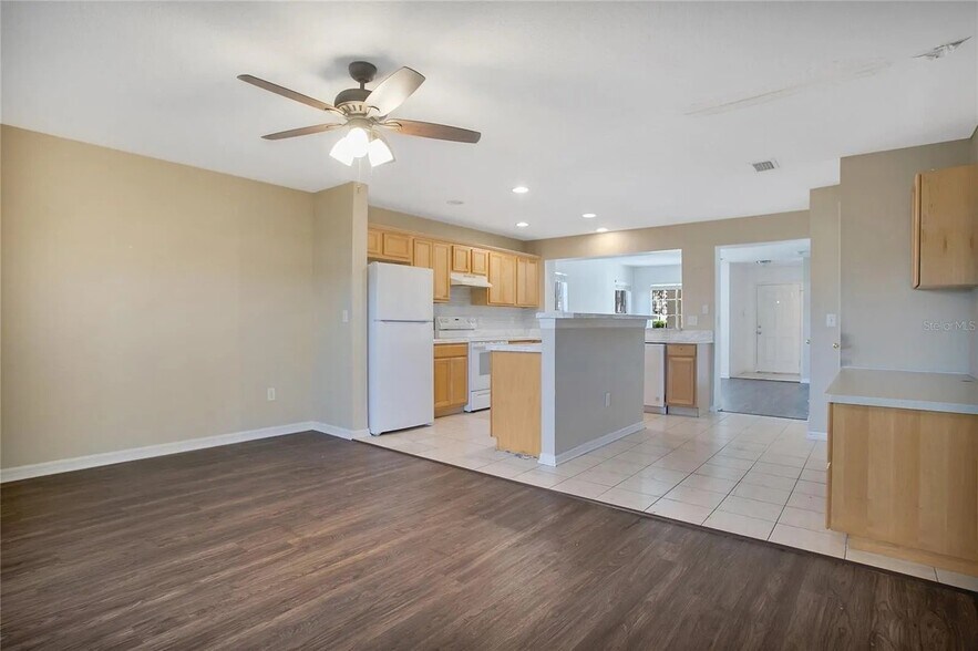 Building Photo - 2533 Harn Blvd