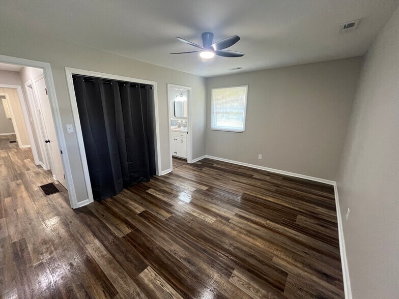 Building Photo - 3313 E 17th Ave