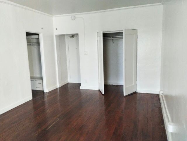 Building Photo - 901 S Kingsley Dr