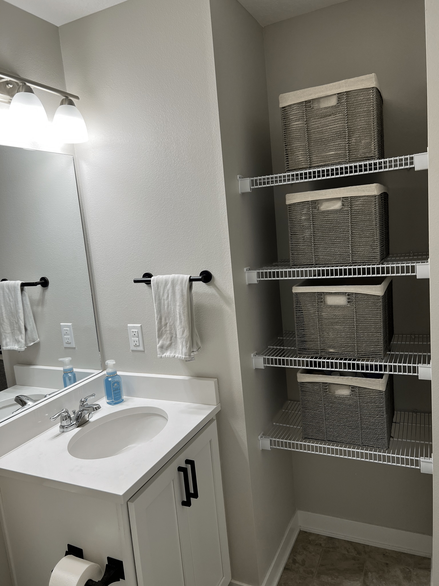 Building Photo - 170 NE 23rd Ln