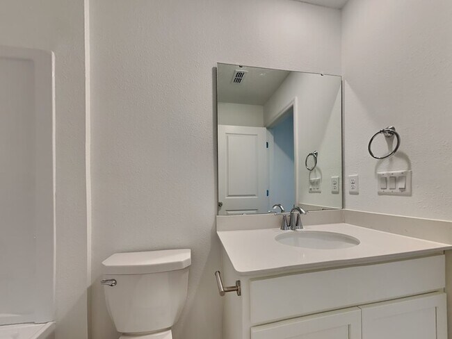 Building Photo - Base rent $1,821.00 plus $29.00 RBP Total ...