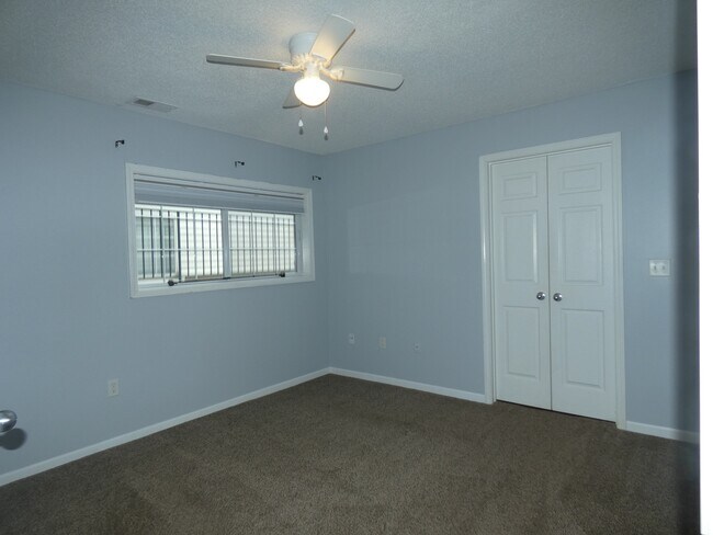 Building Photo - 2483 NE 68th St