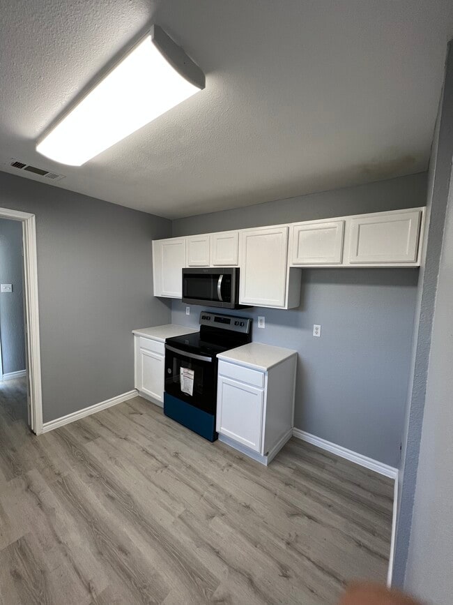 Building Photo - 3612 Villa Pl