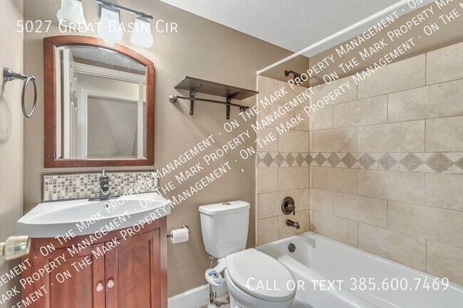 Building Photo - 5027 Great Basin Cir