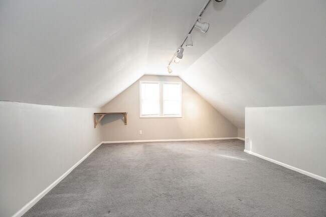 Building Photo - 14718 Bayes Ave