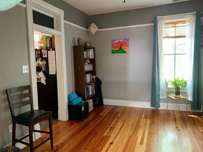 Building Photo - 2223 Parkwood Ave