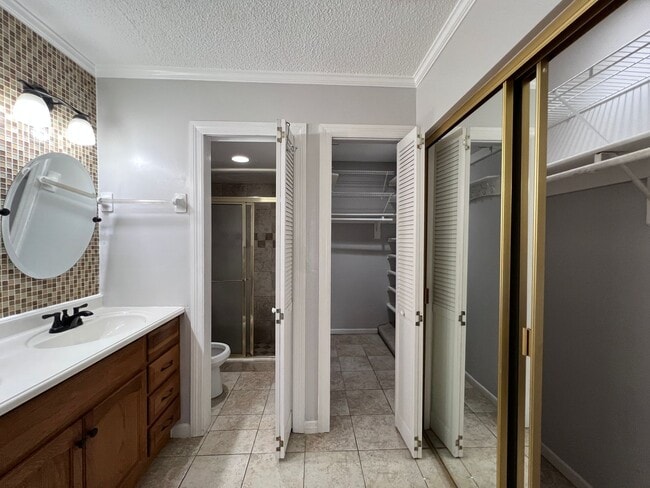 Building Photo - PRICE REDUCED!  Stylish 2 BR 2 BA Condo w/ Modern Amenities & Prime Parking!