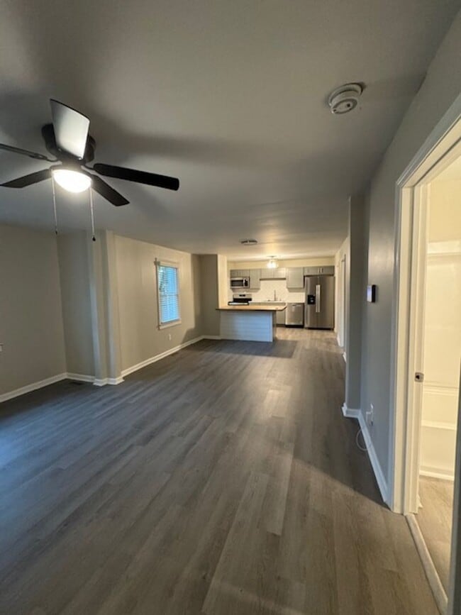 Building Photo - Downtown Duplex