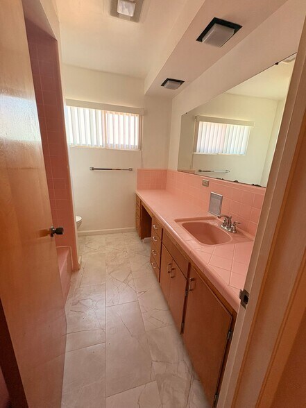 Building Photo - 4568 Alice St