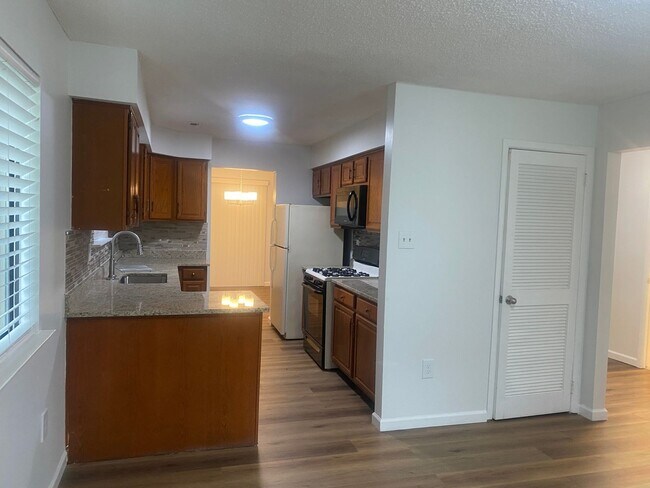 Building Photo - Charming 3BR Townhome in Plainsboro