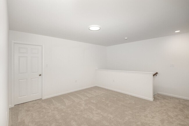 Building Photo - 7880 Briarwood Dr