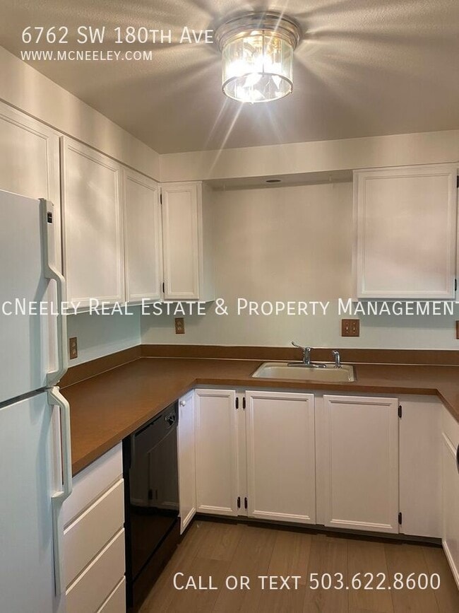 Building Photo - 6762 SW 180th Ave
