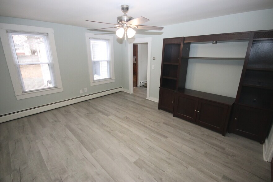 Living Room - 3 - 43 Congregational St