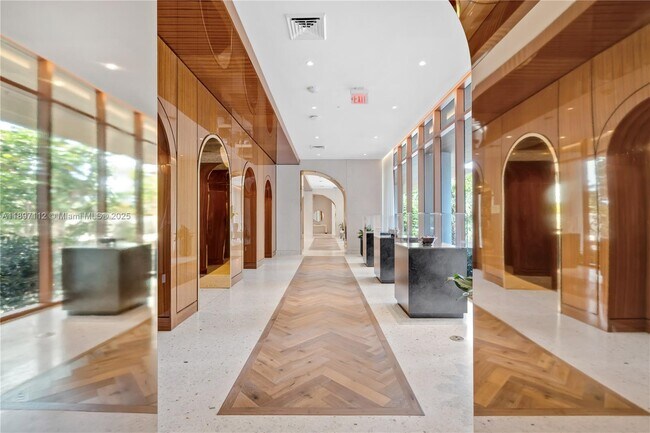 Building Photo - 2655 S Bayshore Dr