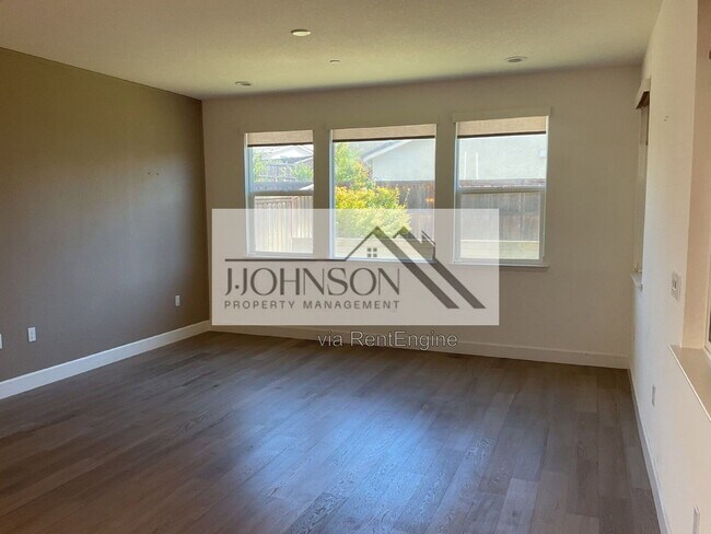 Building Photo - 1671 Mulholland Dr