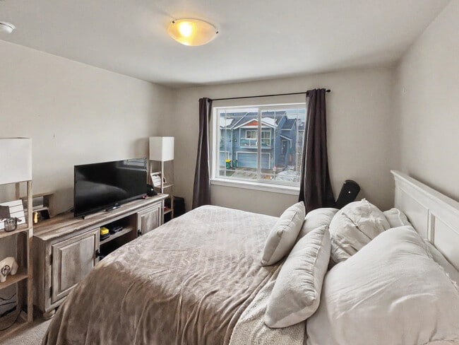 Building Photo - 347 Skwentna Dr