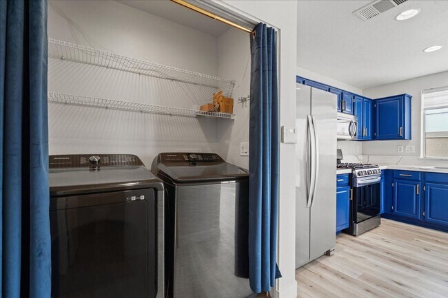 Building Photo - Contemporary 3 Bedroom With Luxurious Finishes