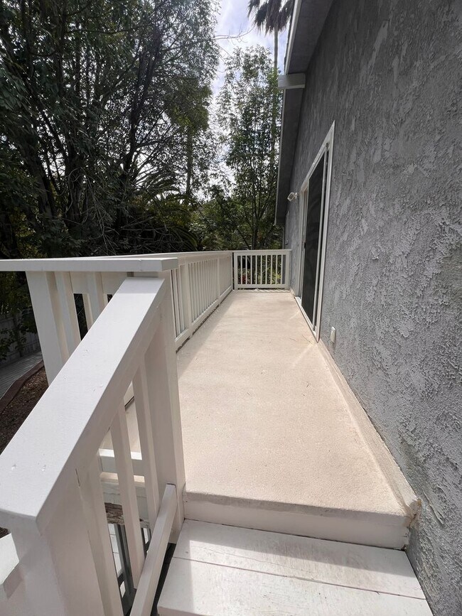 Building Photo - Newbury Park - Three bedroom, bonus room (could be 4th bedroom, 2.5 bathrooms