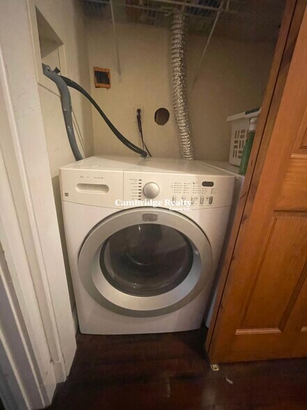 Building Photo - 6 Giles Park