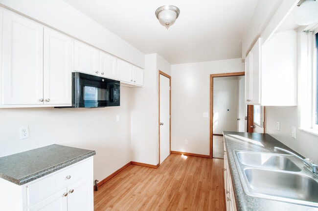 Building Photo - 653 Williamsville Ave