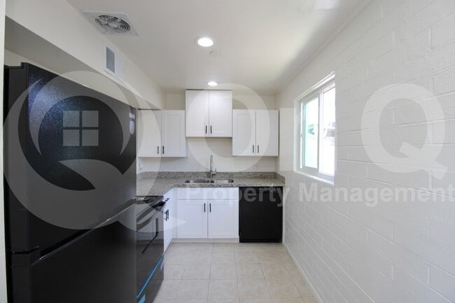 Building Photo - 609 S Bellview