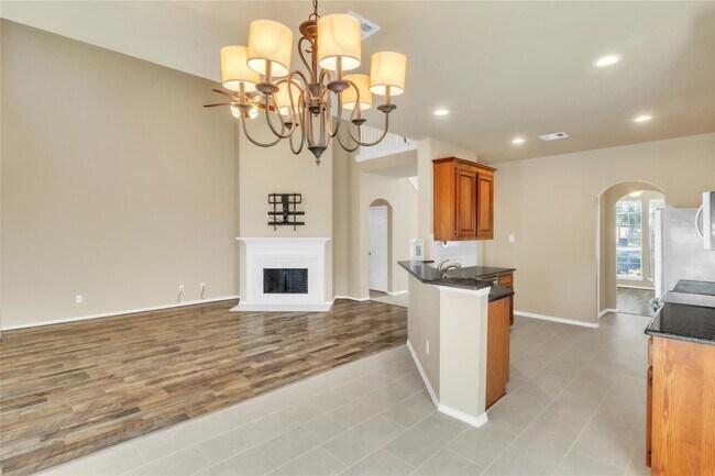 Building Photo - 2803 Lakecrest Way Dr