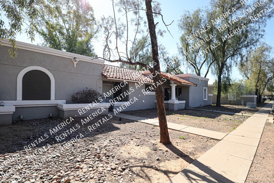 Building Photo - 9020 W Highland Ave